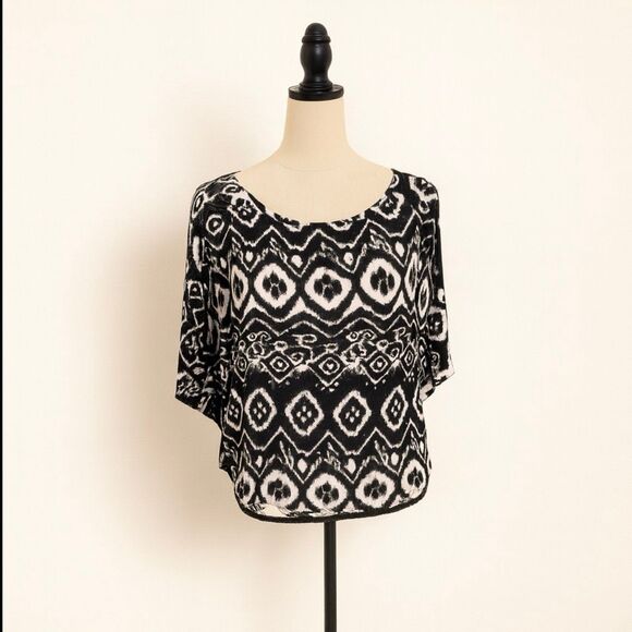 Saks Fifth Avenue SZ M abstract blouse - Picture 1 of 3